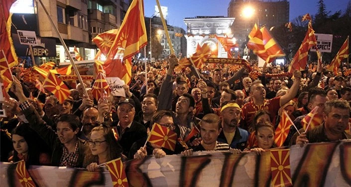 Κλίμα αποσταθεροποίησης στα Σκόπια – Ιβάνοφ: «Καλώ σε αποχή από το δημοψήφισμα» – Εκτίθεται το Μ.Μαξίμου: «Έχουμε δώσει ολόκληρο έθνος και μισό κράτος»